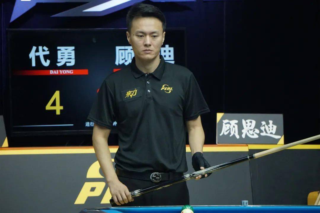 的表现更加 的表现更加